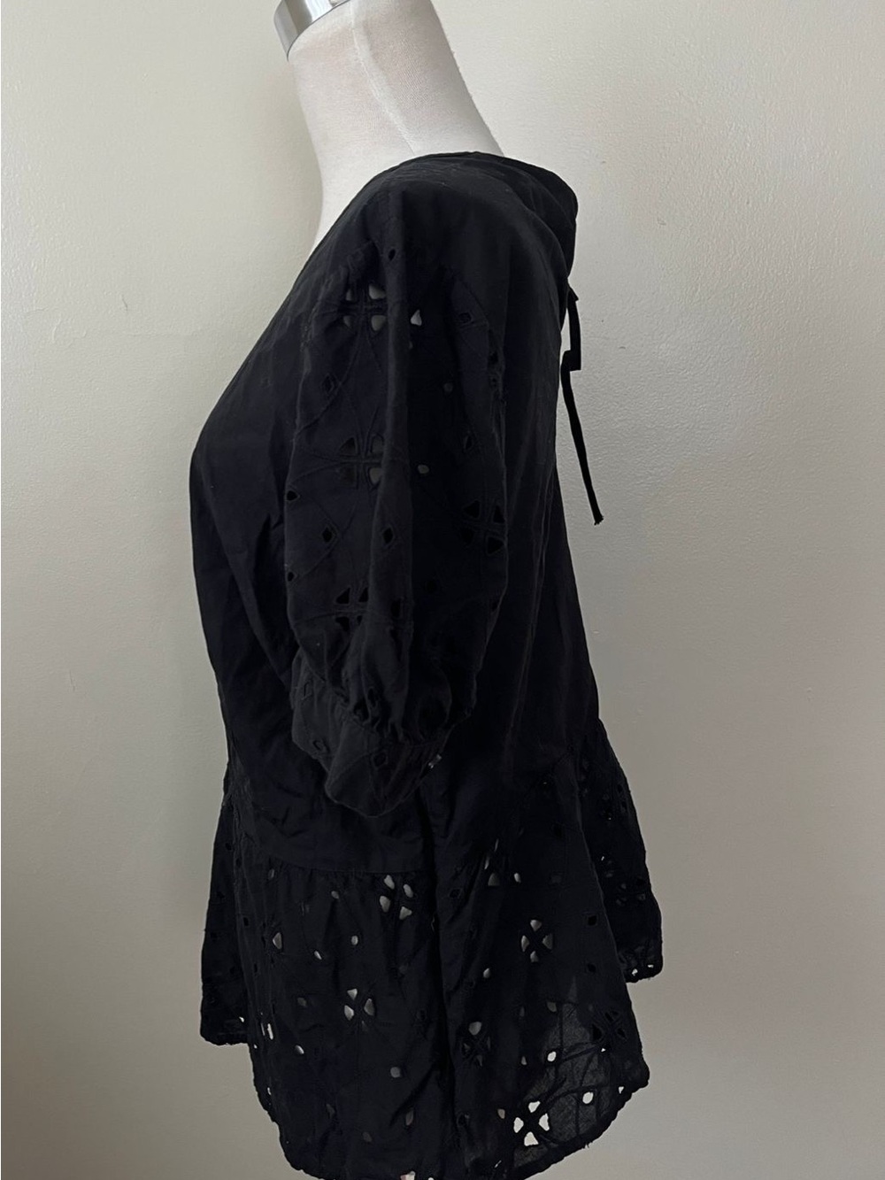 Who What Wear Black Eyelet Peplum Top - Picture 2 of 6